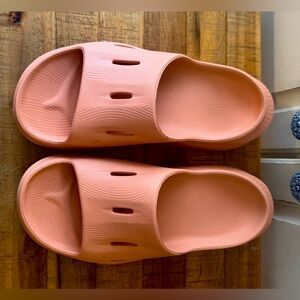 Like New!! HOKA ORA Recovery Slide 3 size 8 Women’s Peach SO COMFORTABLE